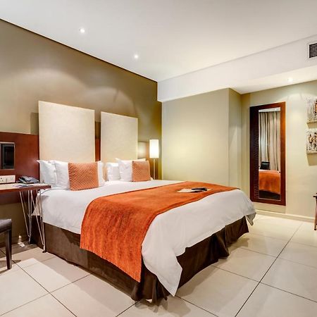 Protea Hotel By Marriott Transit O.R. Tambo Airport Kempton Park Eksteriør billede