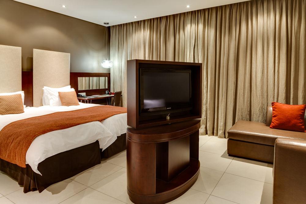 Protea Hotel By Marriott Transit O.R. Tambo Airport Kempton Park Eksteriør billede