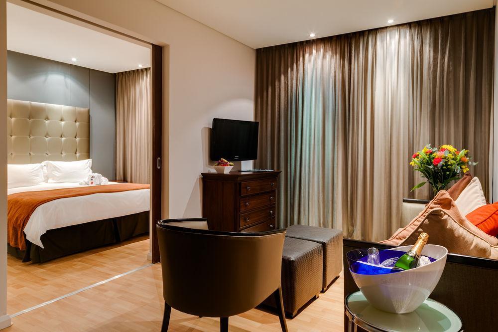 Protea Hotel By Marriott Transit O.R. Tambo Airport Kempton Park Eksteriør billede