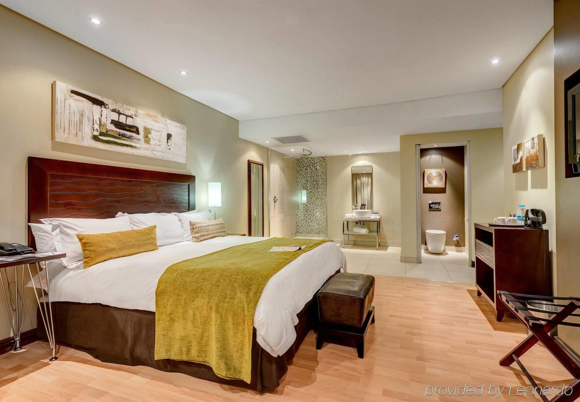 Protea Hotel By Marriott Transit O.R. Tambo Airport Kempton Park Eksteriør billede