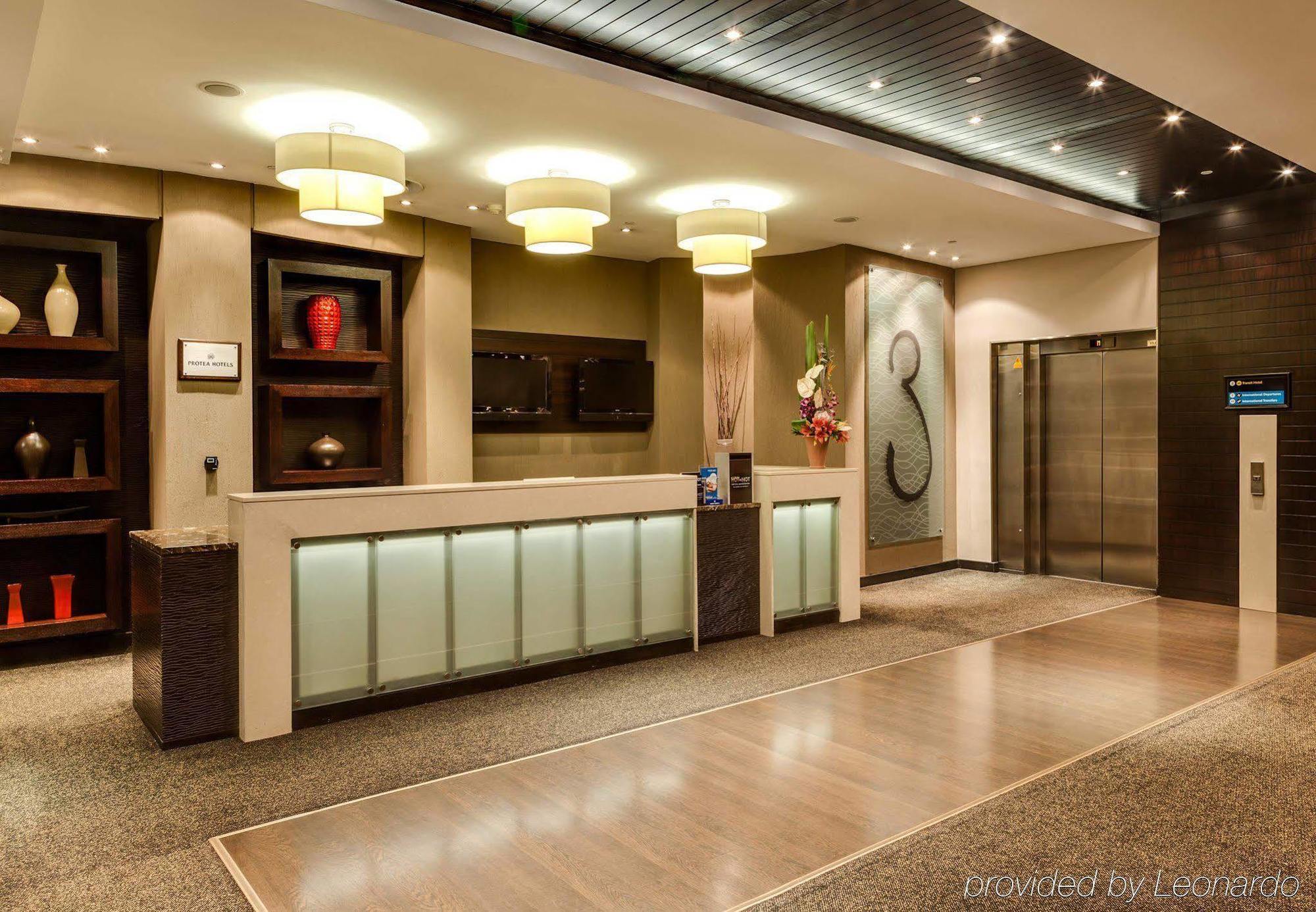 Protea Hotel By Marriott Transit O.R. Tambo Airport Kempton Park Eksteriør billede