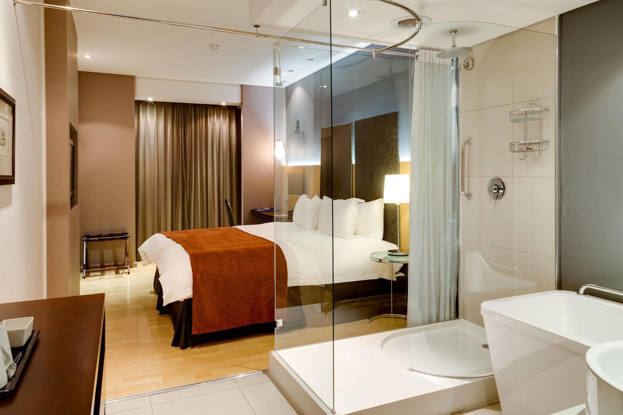Protea Hotel By Marriott Transit O.R. Tambo Airport Kempton Park Eksteriør billede