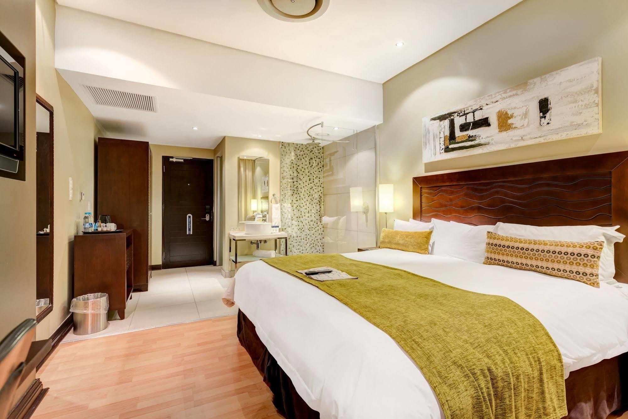 Protea Hotel By Marriott Transit O.R. Tambo Airport Kempton Park Eksteriør billede