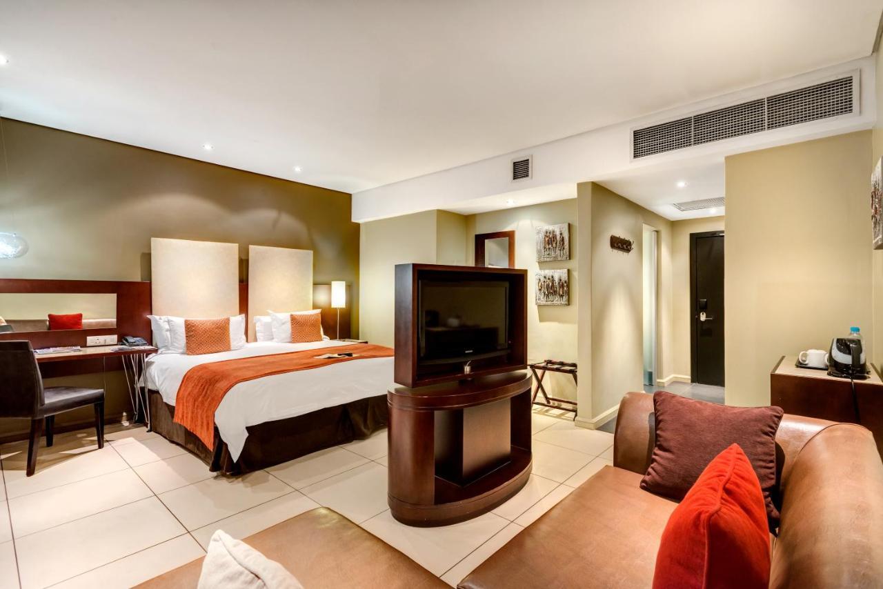 Protea Hotel By Marriott Transit O.R. Tambo Airport Kempton Park Eksteriør billede